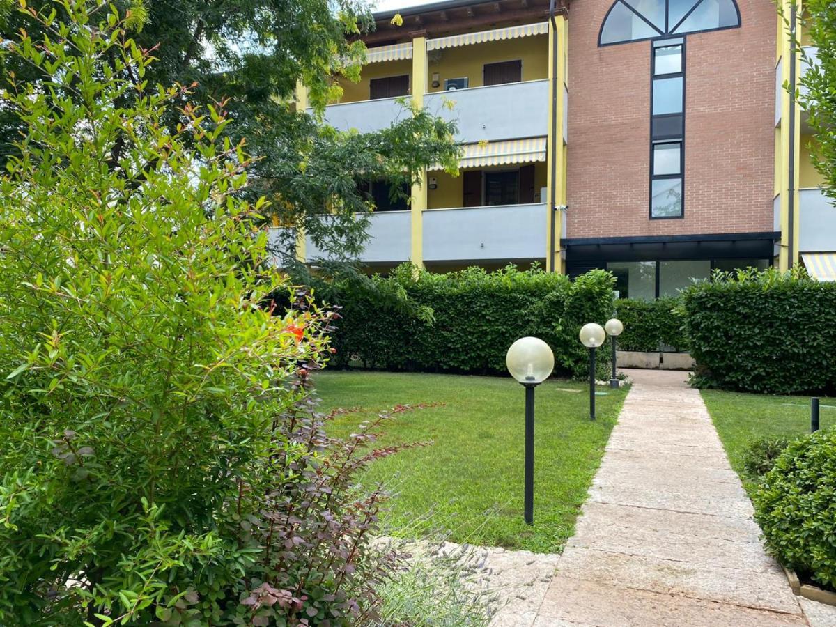 La Lanterna - Appartamenti In Residence Con Piscina Desenzano del Garda Esterno foto